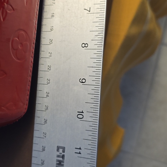 LOUIS VUITTON Vernis Red Tote bag - Picture 9 of 17